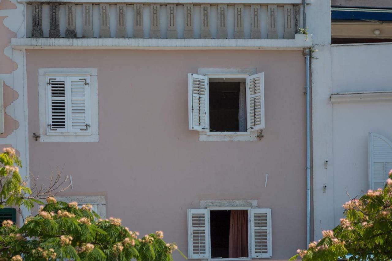 Apartment Riva Sibenik Bagian luar foto
